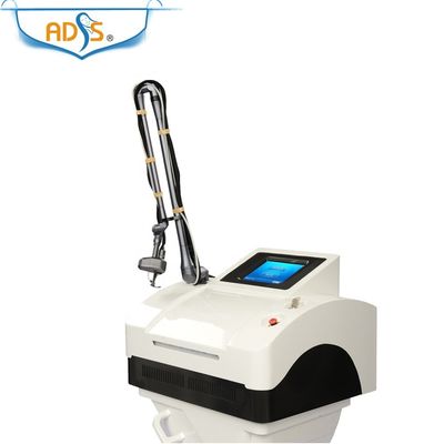 त्वचा कायाकल्प के लिए पोर्टेबल भिन्नात्मक CO2 लेजर मशीन 40W 10600nm